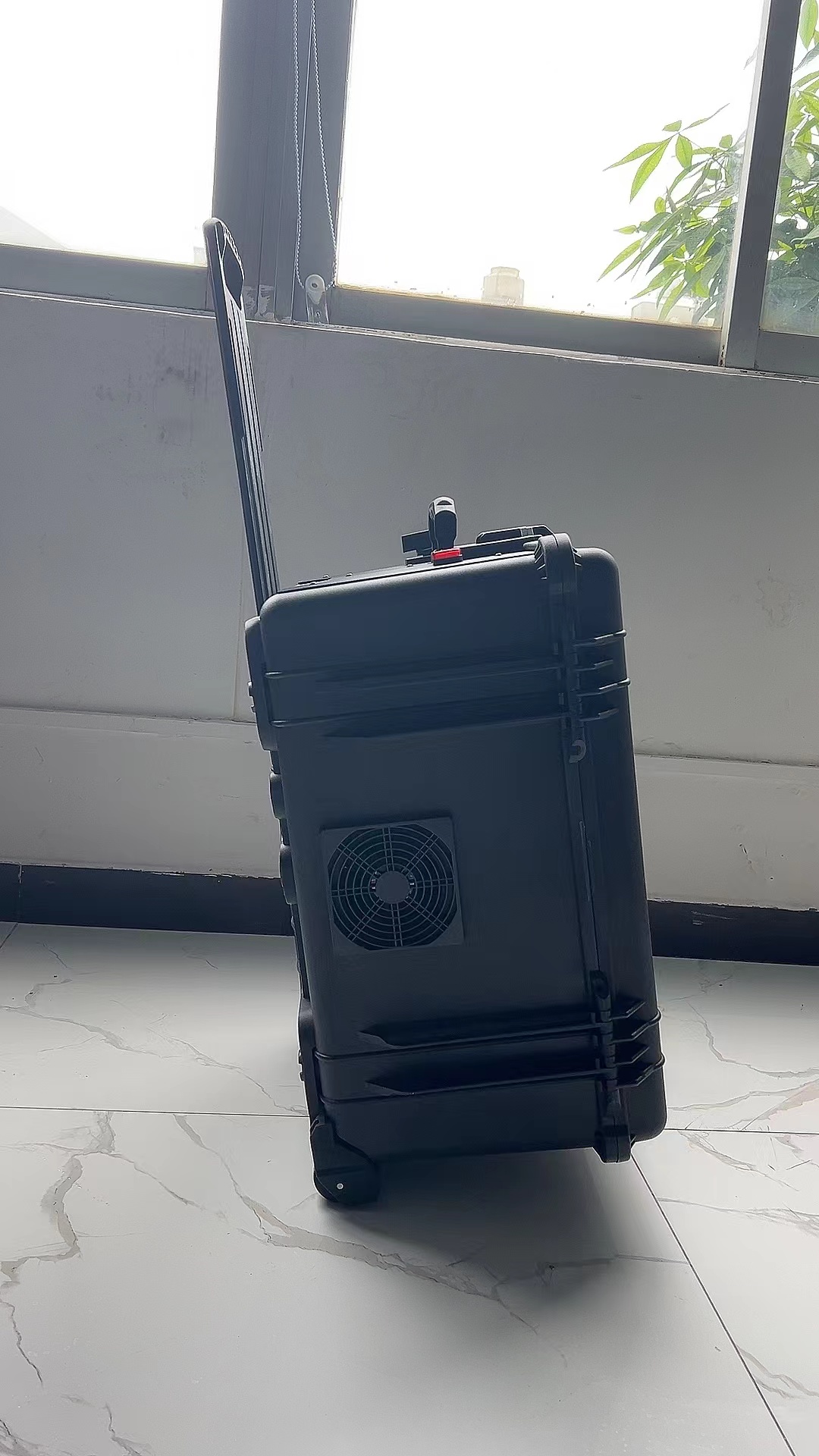 巴东手拉箱型移动通信干扰器